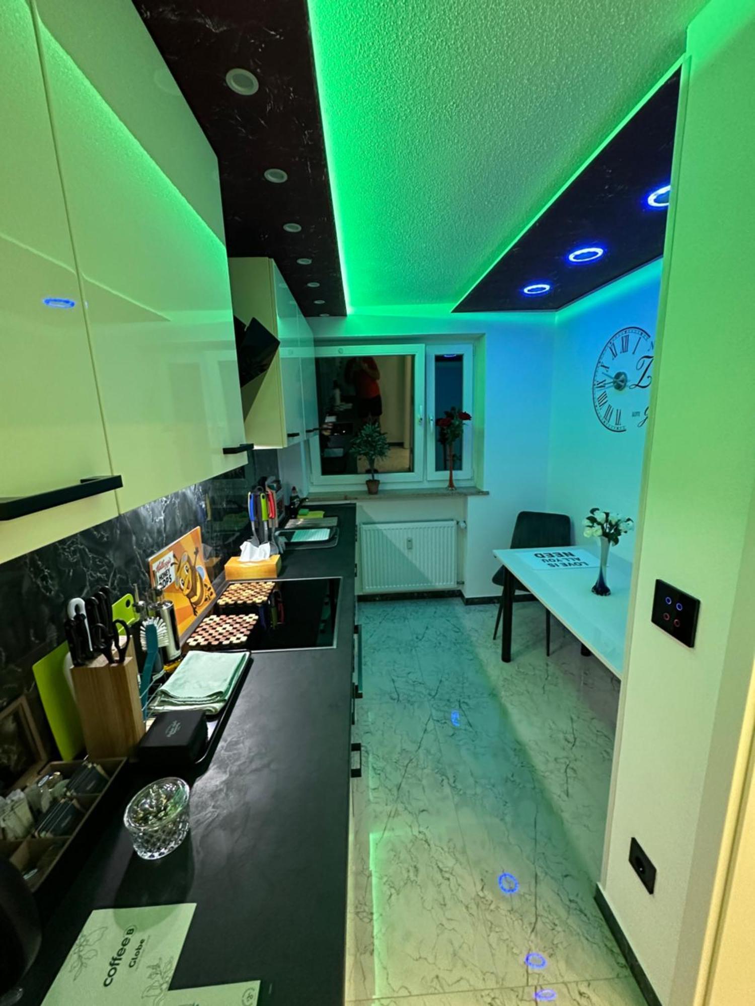Modern Neuburg P - - 2 Zimmer, Komfort, Balkon, Wi-fi, Smart Tv, Grosse Dusche, Kueche * Neuburg an Der Donau