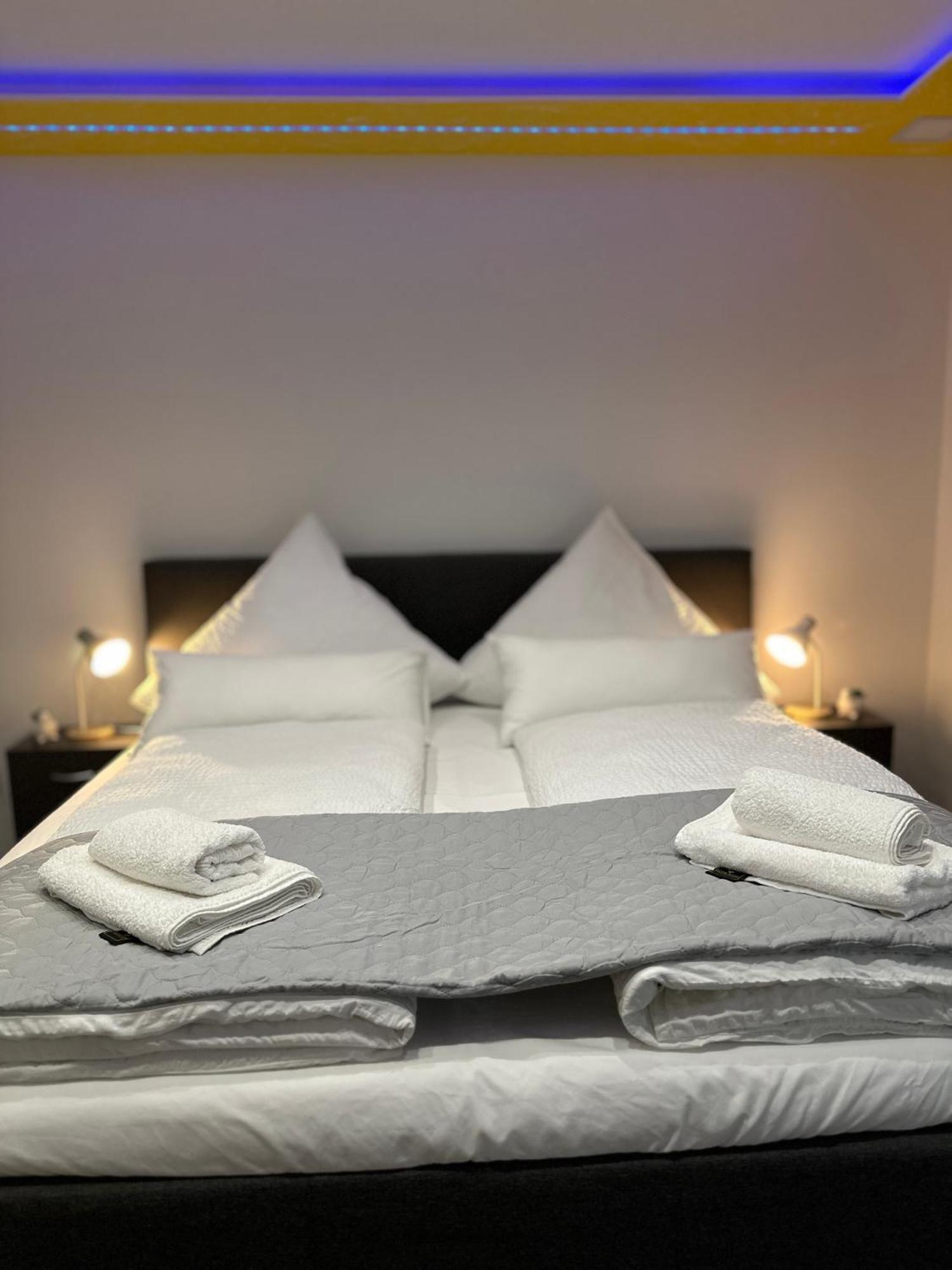 Modern Neuburg P - - 2 Zimmer, Komfort, Balkon, Wi-fi, Smart Tv, Grosse Dusche, Kueche Neuburg an Der Donau