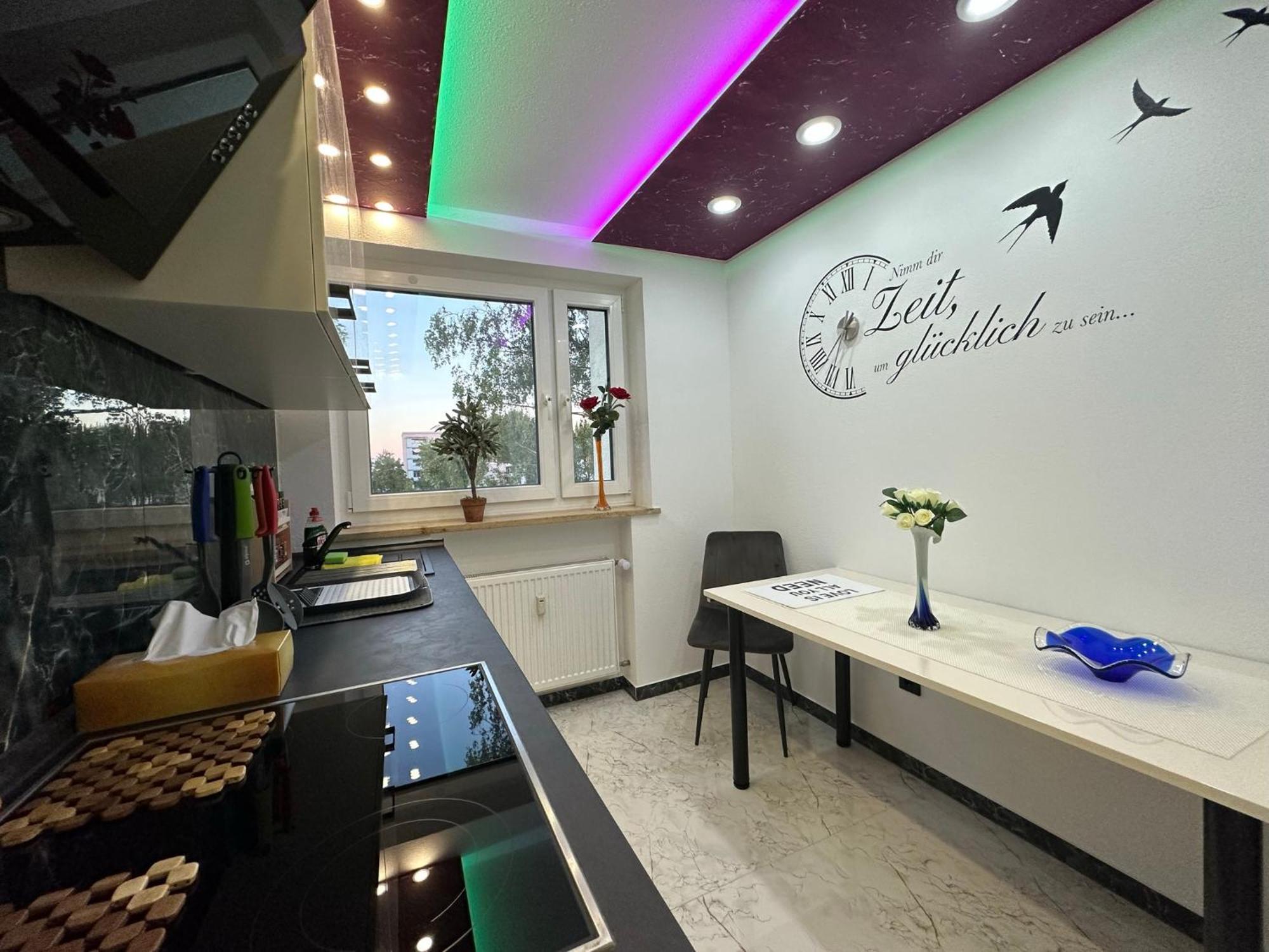 Modern Neuburg P - - 2 Zimmer, Komfort, Balkon, Wi-fi, Smart Tv, Grosse Dusche, Kueche