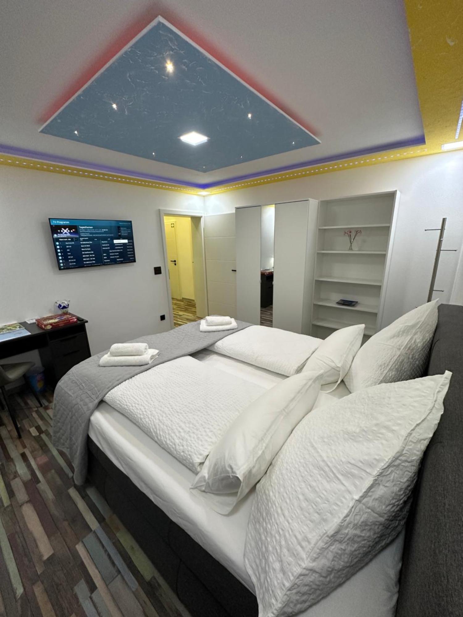 Modern Neuburg P - - 2 Zimmer, Komfort, Balkon, Wi-fi, Smart Tv, Grosse Dusche, Kueche