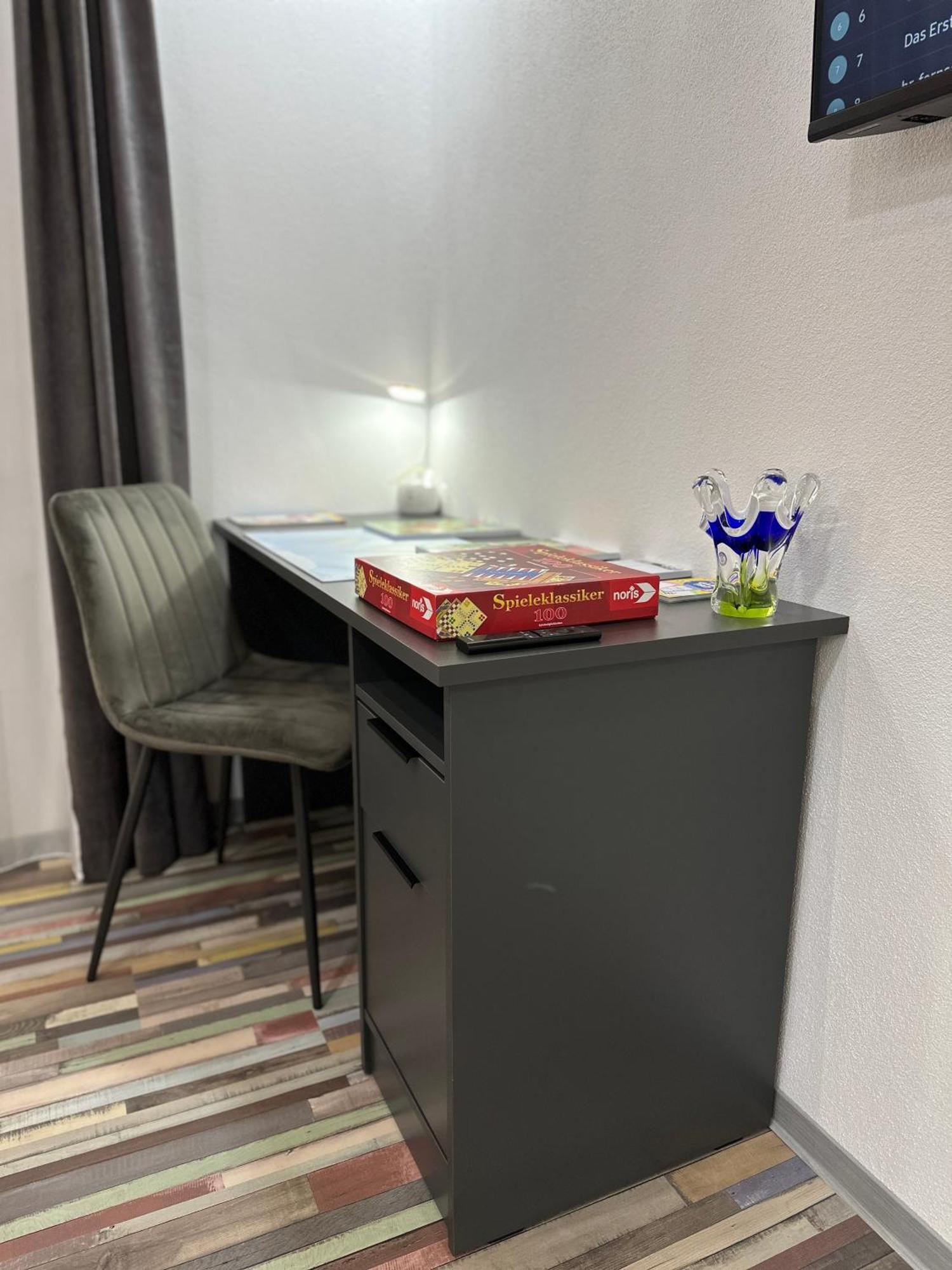 Apartment Modern Neuburg P - - 2 Zimmer, Komfort, Balkon, Wi-fi, Smart Tv, Grosse Dusche, Kueche
