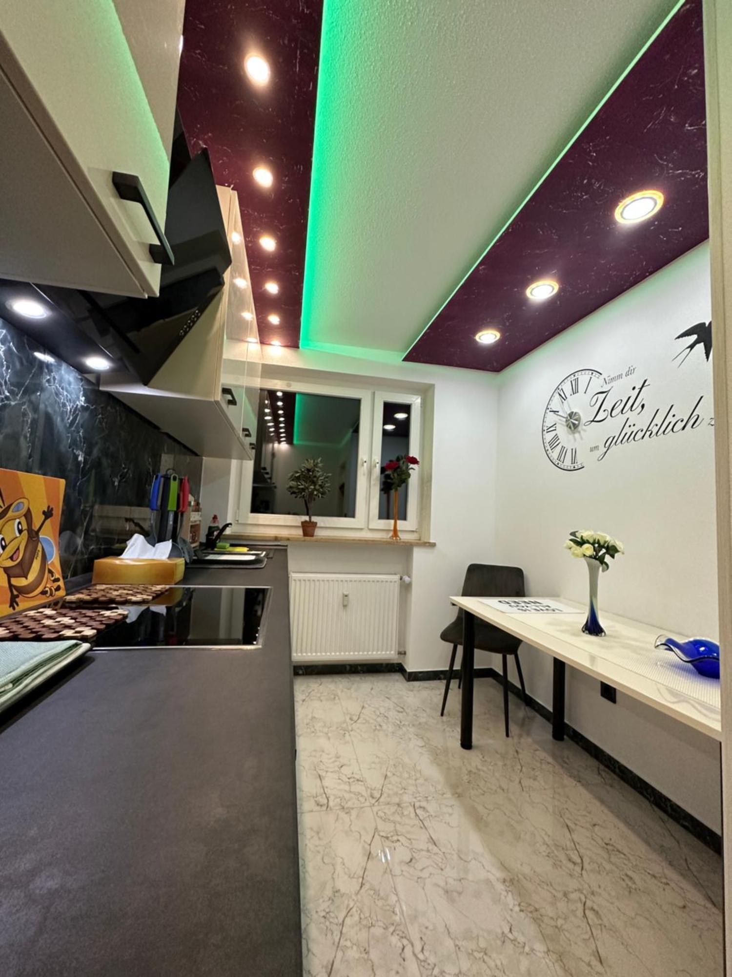Modern Neuburg P - - 2 Zimmer, Komfort, Balkon, Wi-fi, Smart Tv, Grosse Dusche, Kueche *