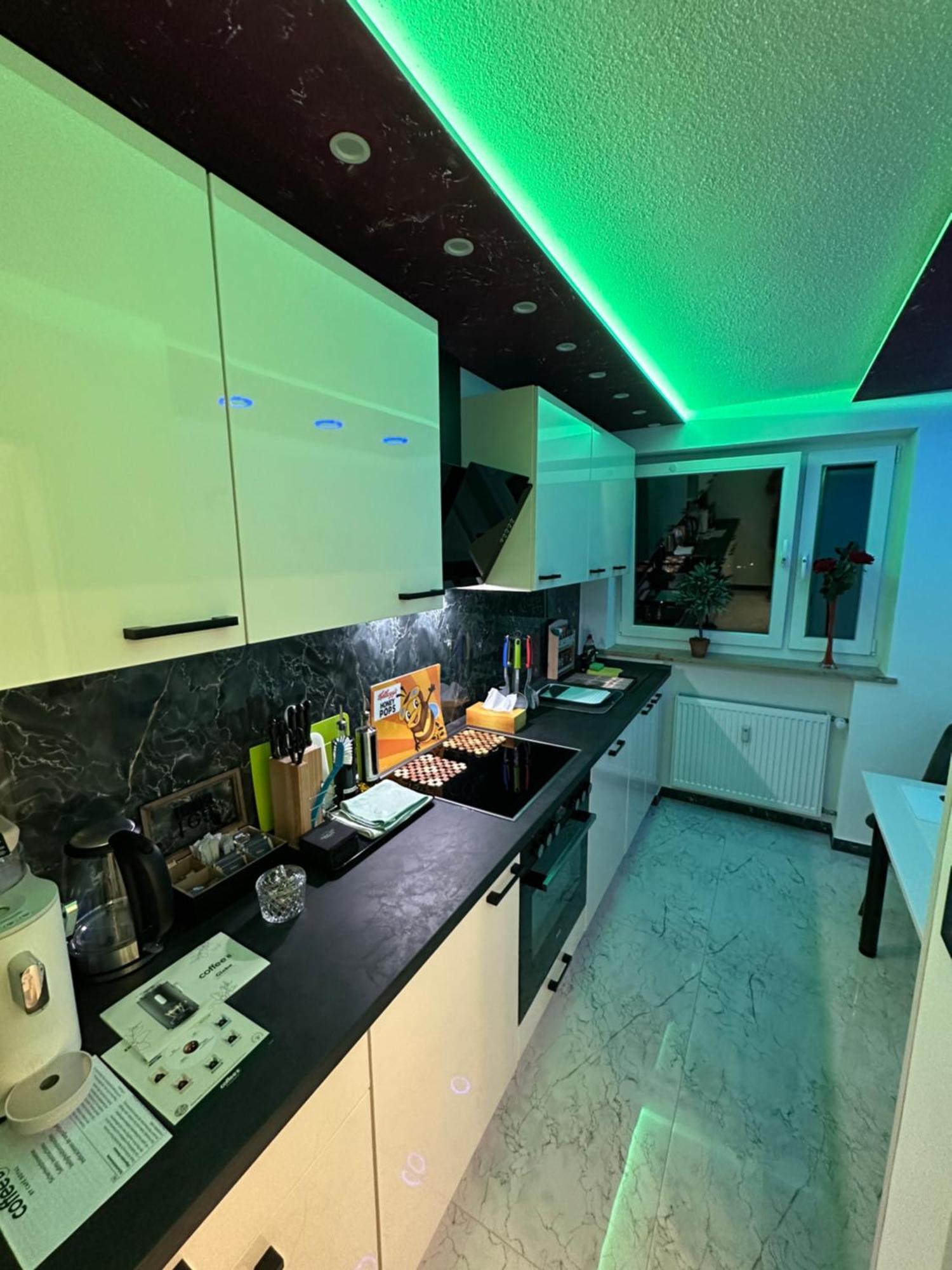Modern Neuburg P - - 2 Zimmer, Komfort, Balkon, Wi-fi, Smart Tv, Grosse Dusche, Kueche *