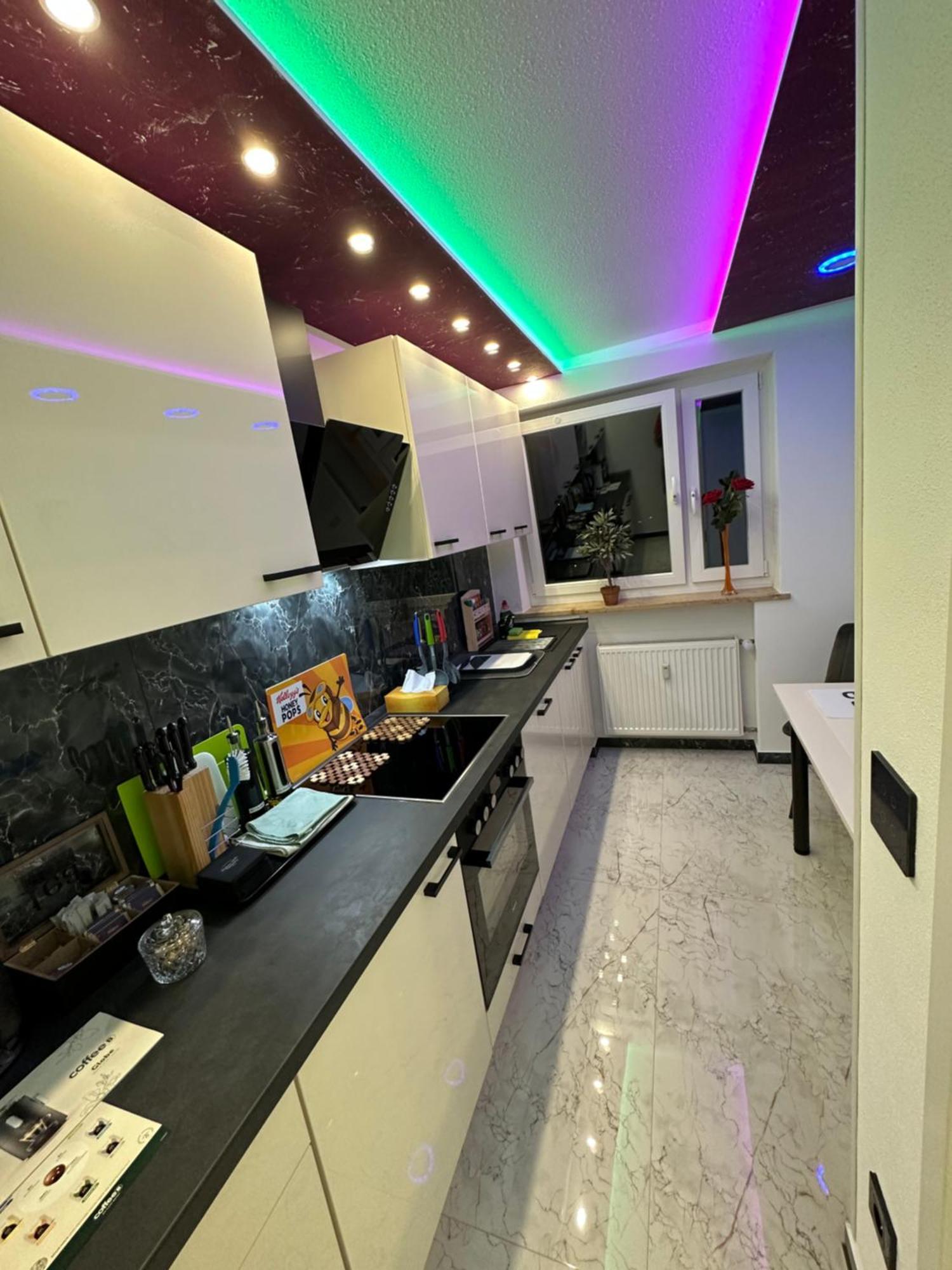 Modern Neuburg P - - 2 Zimmer, Komfort, Balkon, Wi-fi, Smart Tv, Grosse Dusche, Kueche