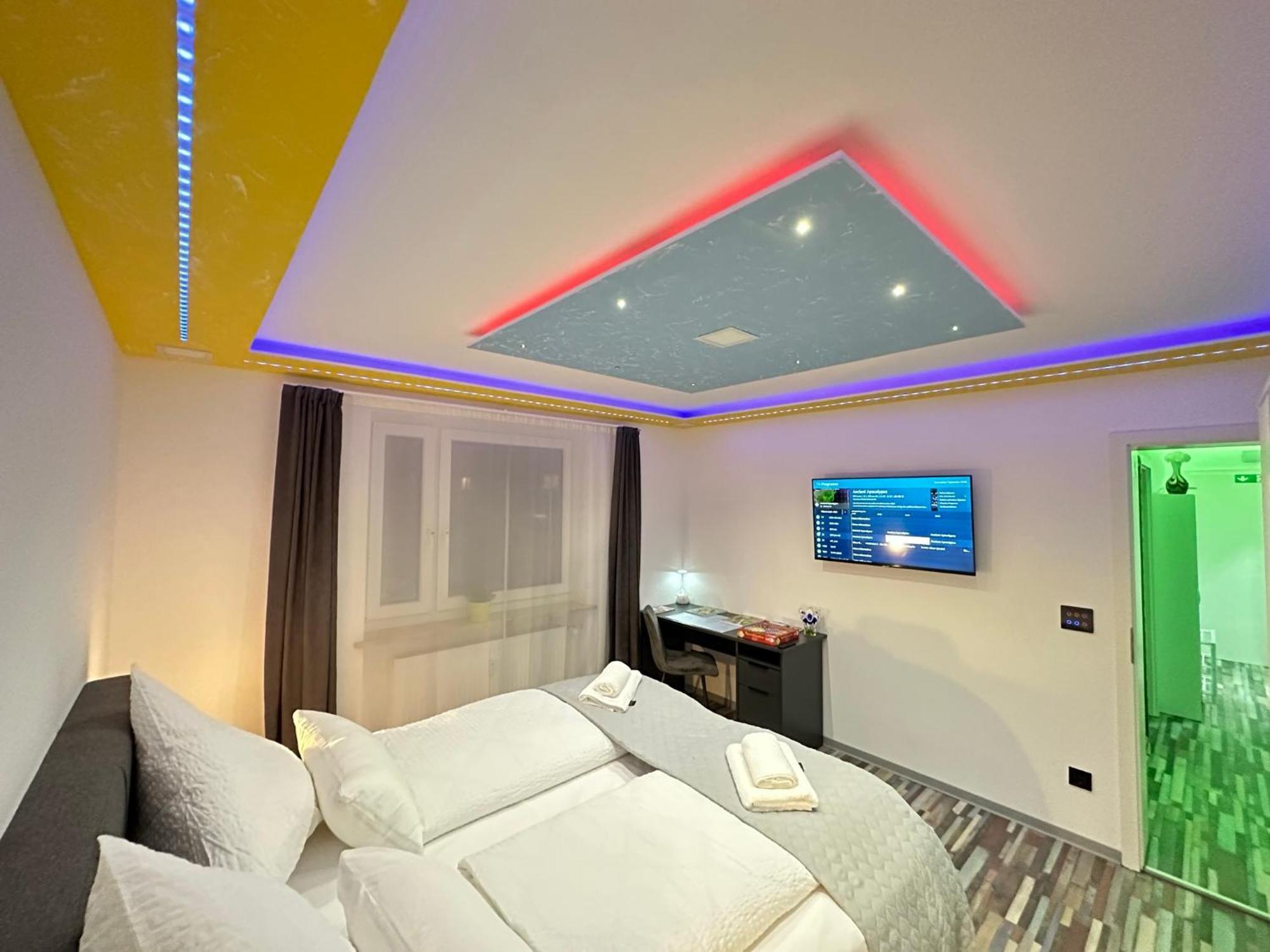 Modern Neuburg P - - 2 Zimmer, Komfort, Balkon, Wi-fi, Smart Tv, Grosse Dusche, Kueche Apartment *
