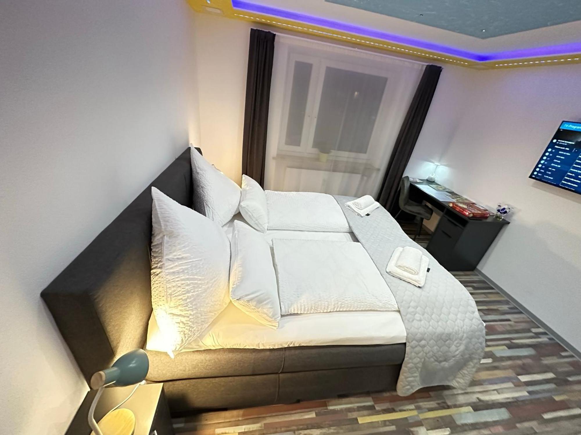 Modern Neuburg P - - 2 Zimmer, Komfort, Balkon, Wi-fi, Smart Tv, Grosse Dusche, Kueche Neuburg an Der Donau