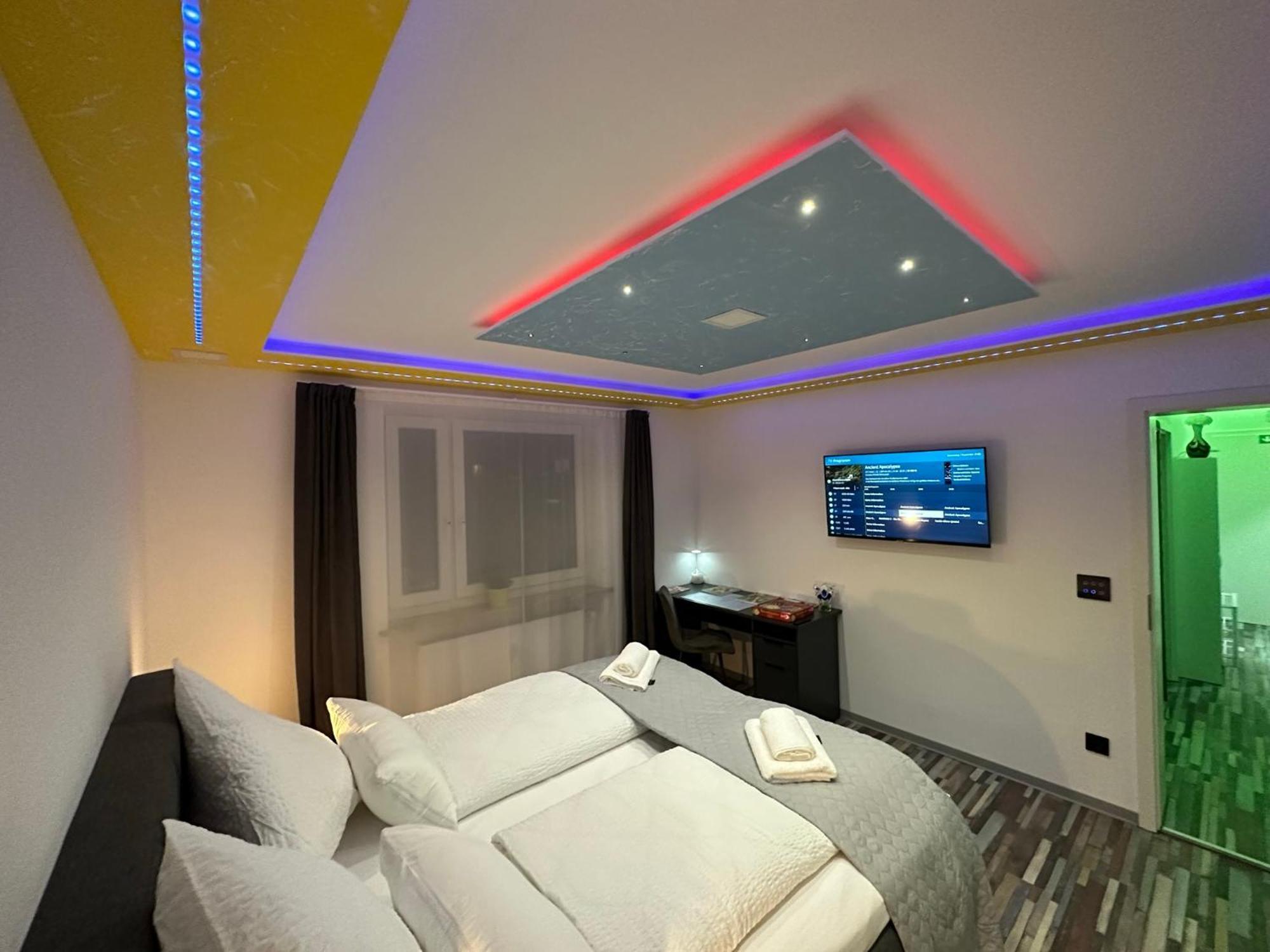 Modern Neuburg P - - 2 Zimmer, Komfort, Balkon, Wi-fi, Smart Tv, Grosse Dusche, Kueche *